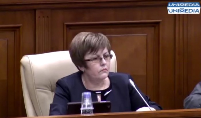 (video) Stop cadru: Ghimpu și lungimea fustei deputatei Ciobanu (video) Stop cadru: Ghimpu și lungimea fustei deputatei Ciobanu