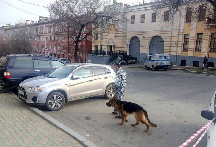 (video/update) A fost stabilit autorul atacului armat în sediul FSB din Habarovsk. Ar face parte dintr-o grupare neonazistă (video/update) A fost stabilit autorul atacului armat în sediul FSB din Habarovsk. Ar face parte dintr-o grupare neonazistă