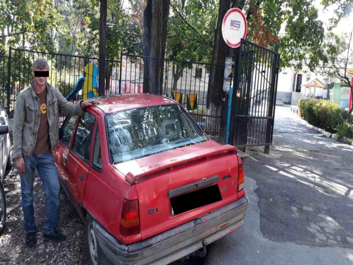 (video) Un bărbat de 28 de ani, reținut după ce ar fi furat o mașină de pe o stradă din Chișinău (video) Un bărbat de 28 de ani, reținut după ce ar fi furat o mașină de pe o stradă din Chișinău