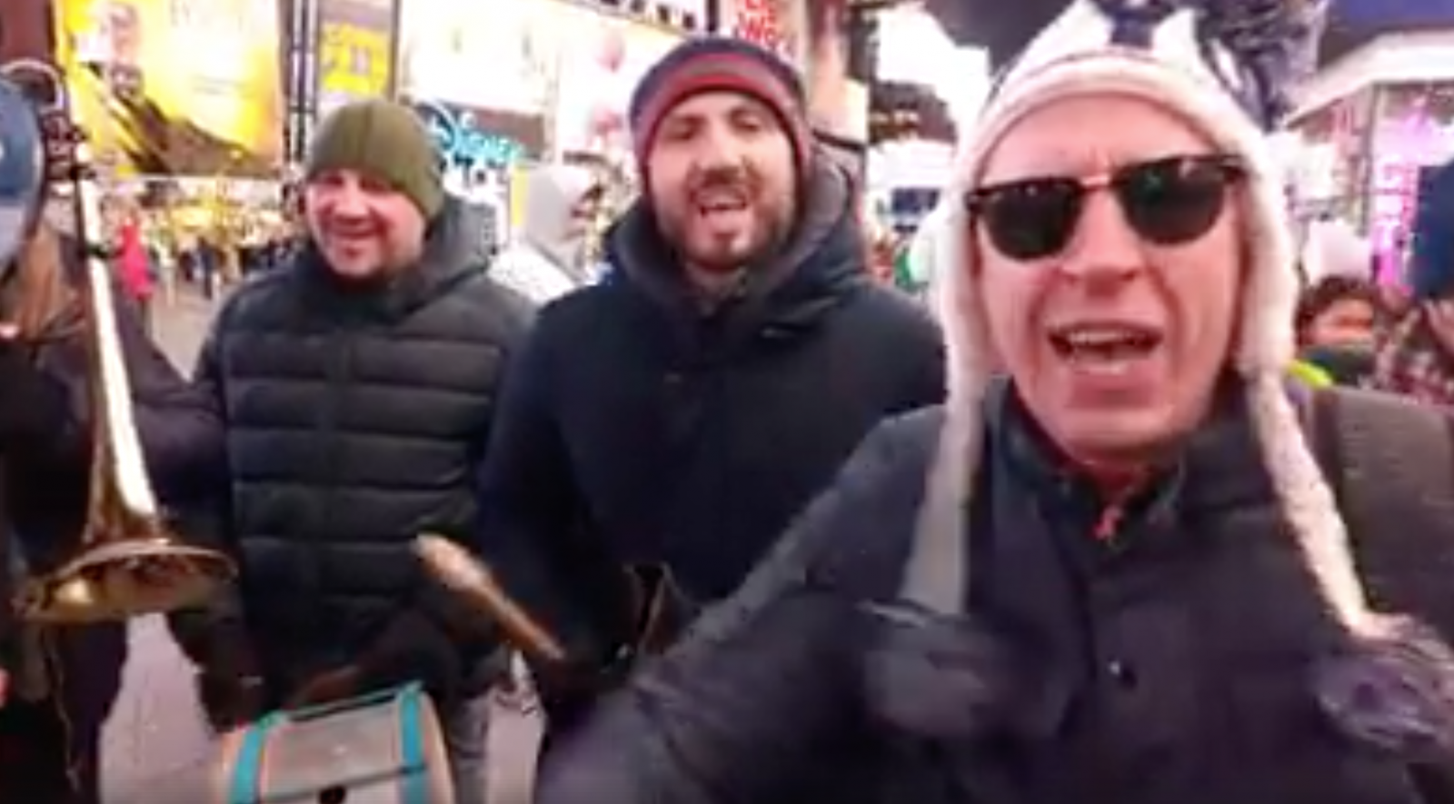 (video) „Zdob și Zdub” i-au urat pe moldoveni, de la New York: „În America cea mare, moldovenii au renăscut”