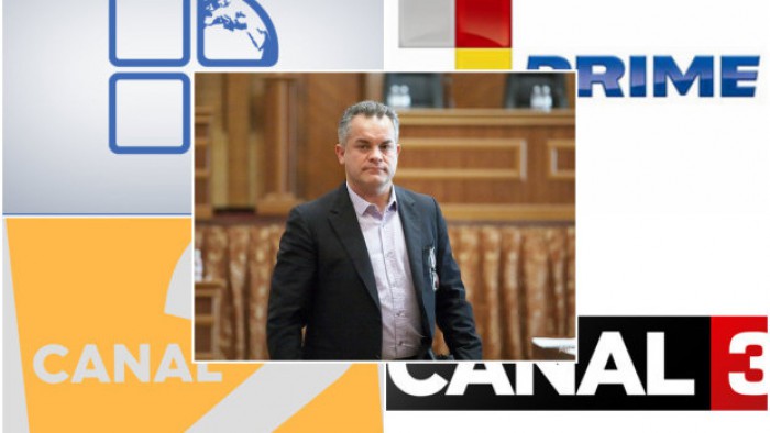 Vladimir Plahotniuc a renunțat la 2 posturi TV. Canal 3 și Canal 2 au trecut în posesia consilierului său de PR, Oleg Cristal Vladimir Plahotniuc a renunțat la 2 posturi TV. Canal 3 și Canal 2 au trecut în posesia consilierului său de PR, Oleg Cristal