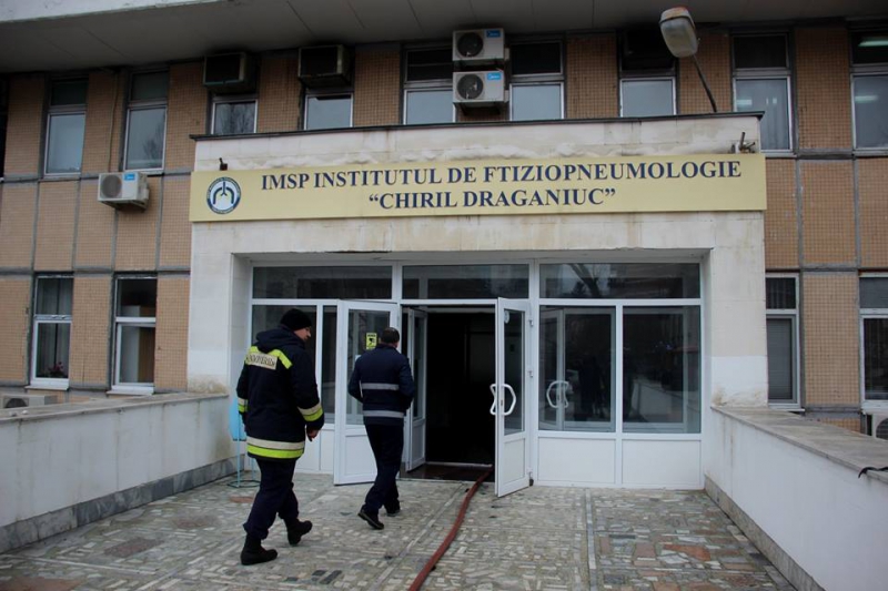 Incendiu la Institutul de Ftiziopneumologie din capitală. Două autospeciale s-au deplasat pentru a stinge focul