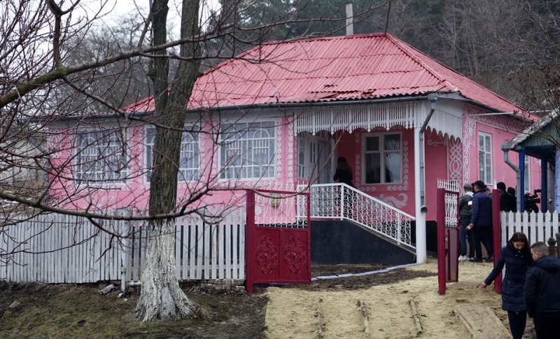 Președintele și prima doamnă au înmânat cheile de la noua locuință unei familii nevoiașe