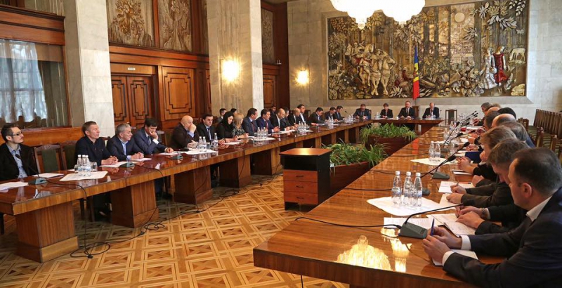 Dodon a creat Consiliul Economic de pe lângă președinte. Tarlev, Talmaci și Baldovici, printre membri