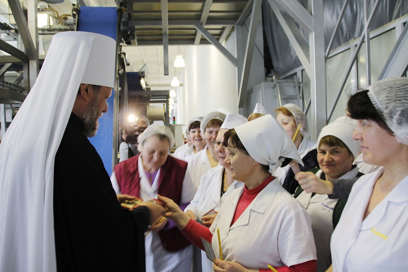 Mitropolitul Vladimir „a pornit” cu sfințitul. Pasca și vinul, gata pentru masa de Paște