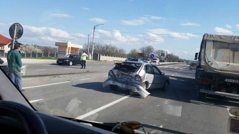 Impact puternic la Măgdăcești: Doi șoferi, transportați la spital cu multiple leziuni