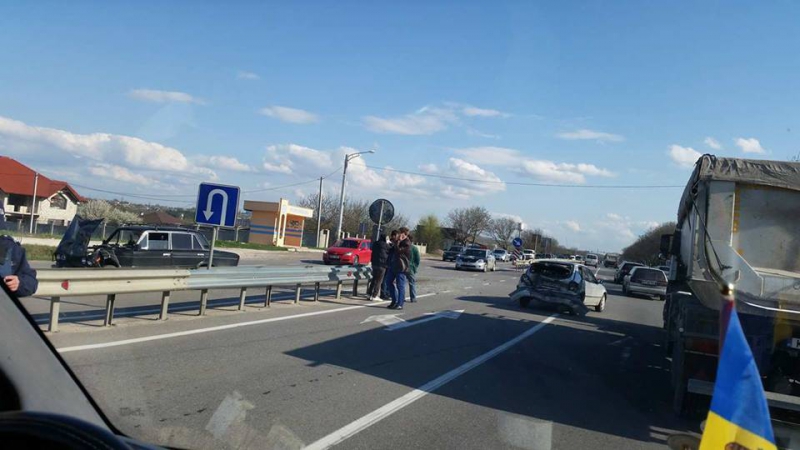 Impact puternic la Măgdăcești: Doi șoferi, transportați la spital cu multiple leziuni