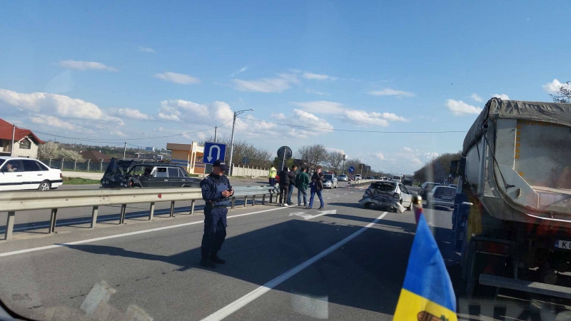 Impact puternic la Măgdăcești: Doi șoferi, transportați la spital cu multiple leziuni