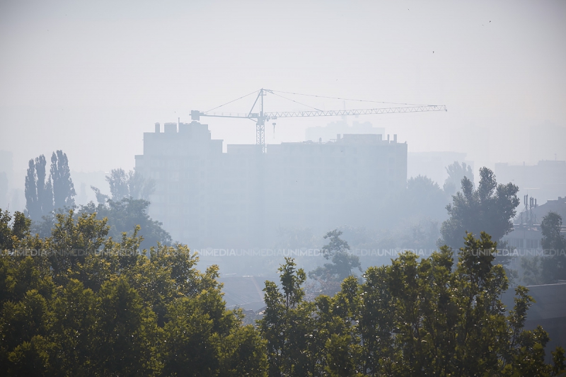 Fum dens în Capitală. Cum a apărut "ceața" care a cuprins orașul