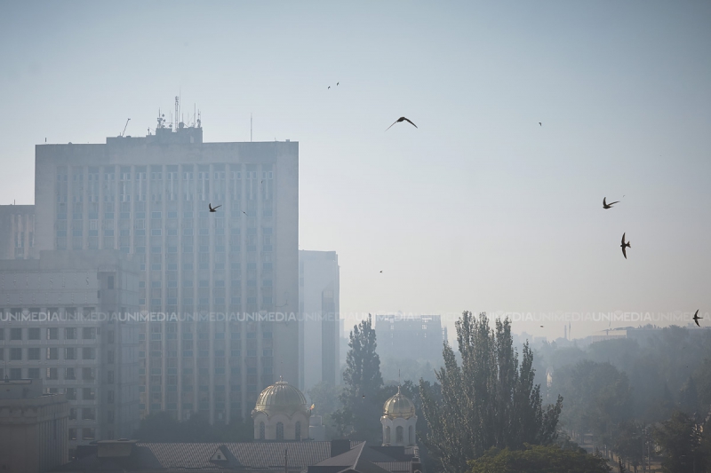 Fum dens în Capitală. Cum a apărut "ceața" care a cuprins orașul