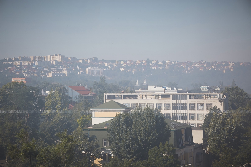 Fum dens în Capitală. Cum a apărut "ceața" care a cuprins orașul