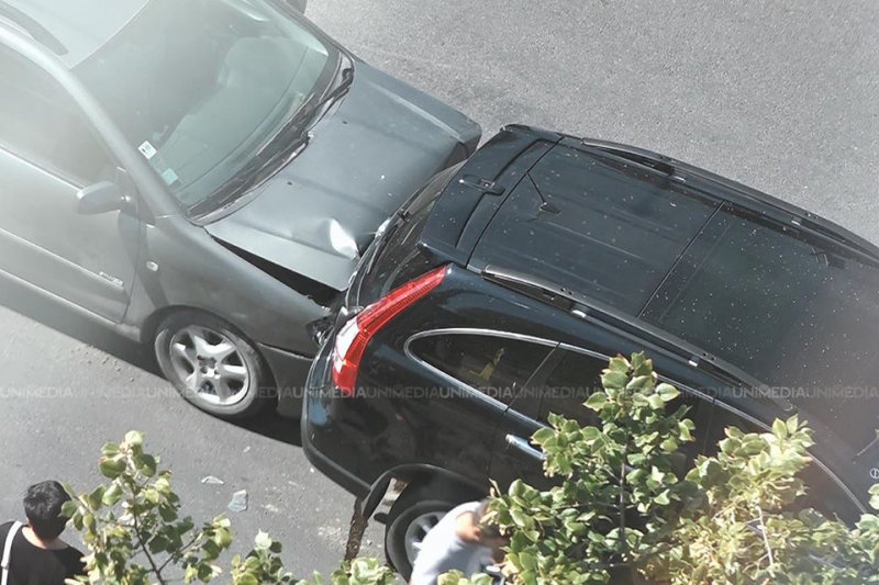 Accident în lanț în centrul Capitalei: Trei mașini, șifonate