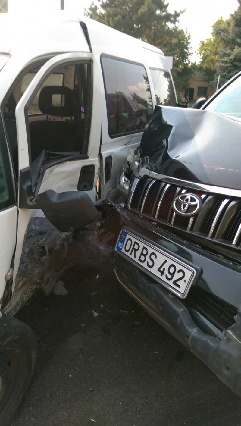 Se ţin lanţ. Încă un accident la Peresecina: 3 persoane au avut de suferit
