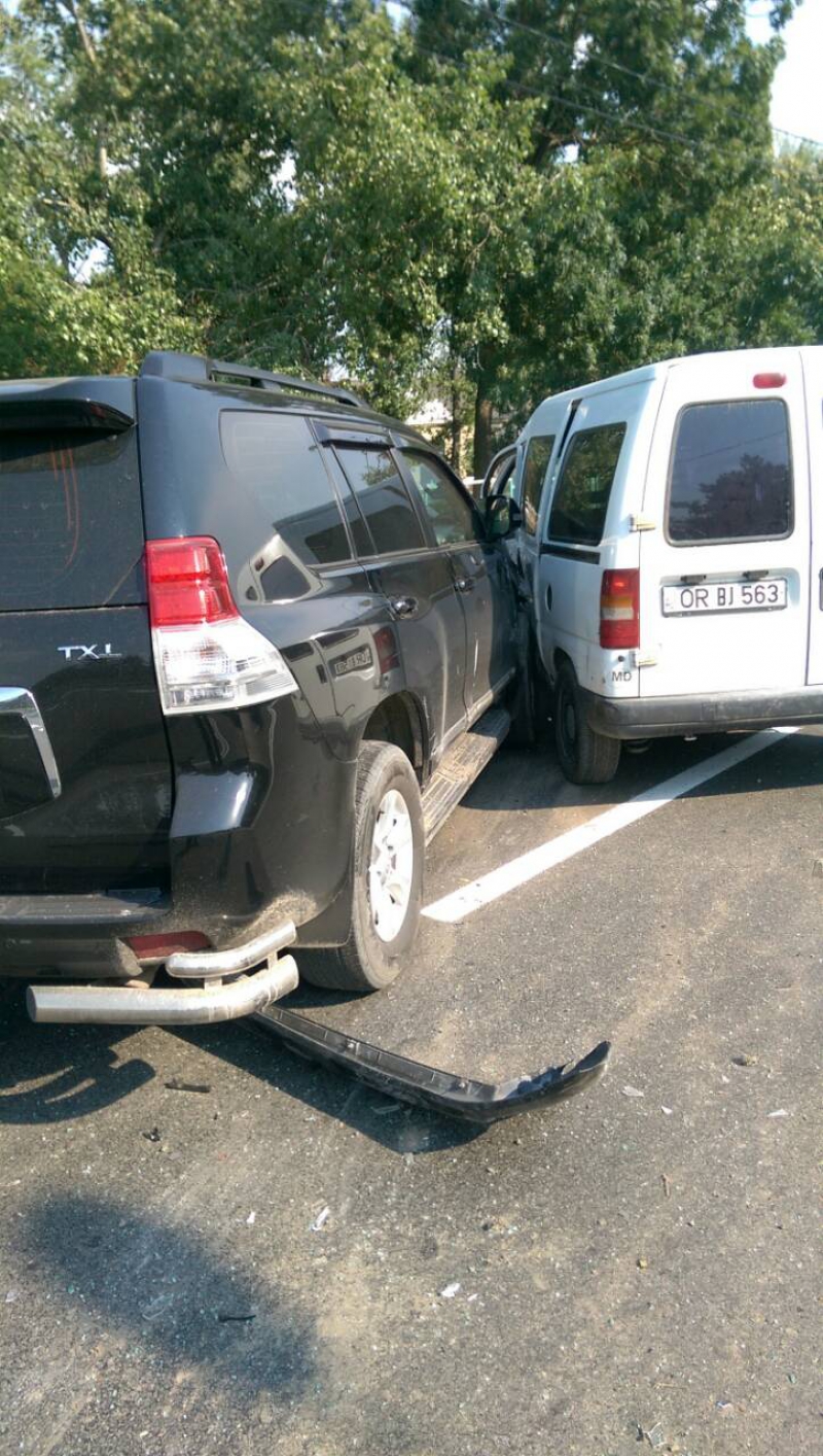 Se ţin lanţ. Încă un accident la Peresecina: 3 persoane au avut de suferit