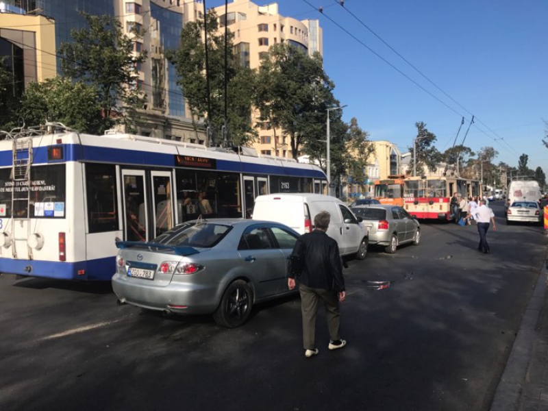 Domino în trafic: Trei mașini, implicate într-un accident pe Ștefan cel Mare