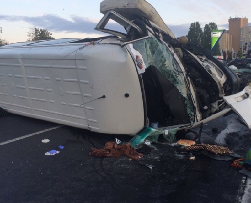 Accident la Budapesta cu implicarea unui microbuz cu moldoveni: O persoană a murit, iar alte 10, spitalizate