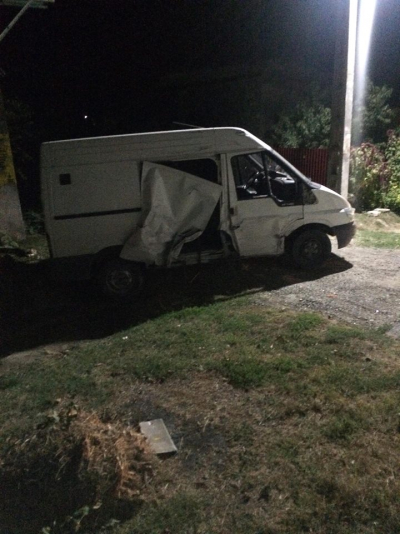 Un autobuz cu moldoveni, implicat într-un accident în România