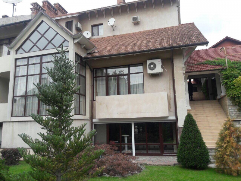 Cum arată casa omului de încredere din R. Moldova al lui Caramalac