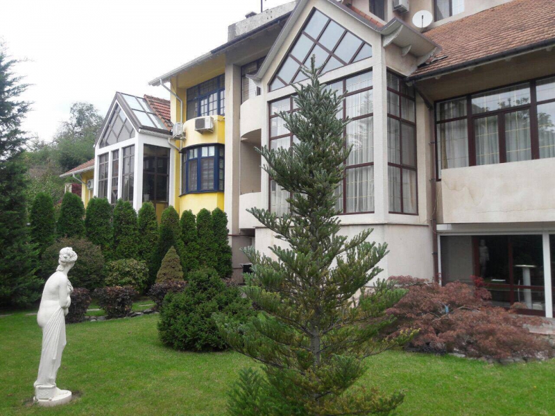 Cum arată casa omului de încredere din R. Moldova al lui Caramalac