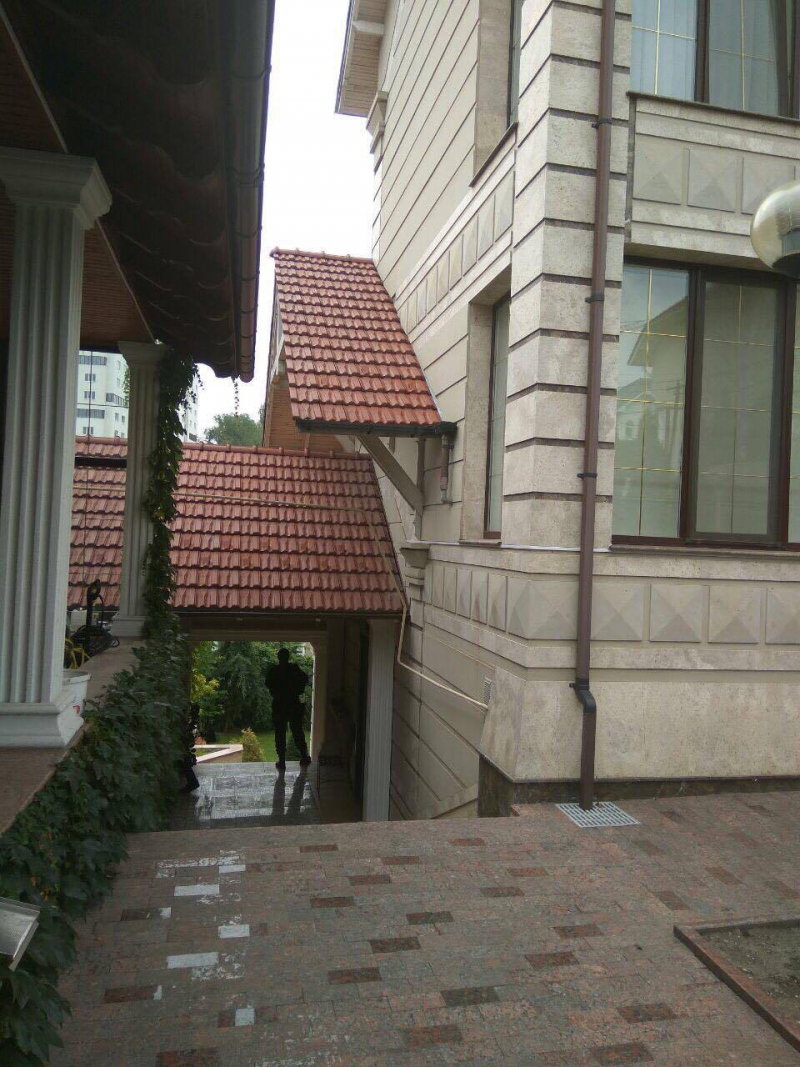 Cum arată casa omului de încredere din R. Moldova al lui Caramalac