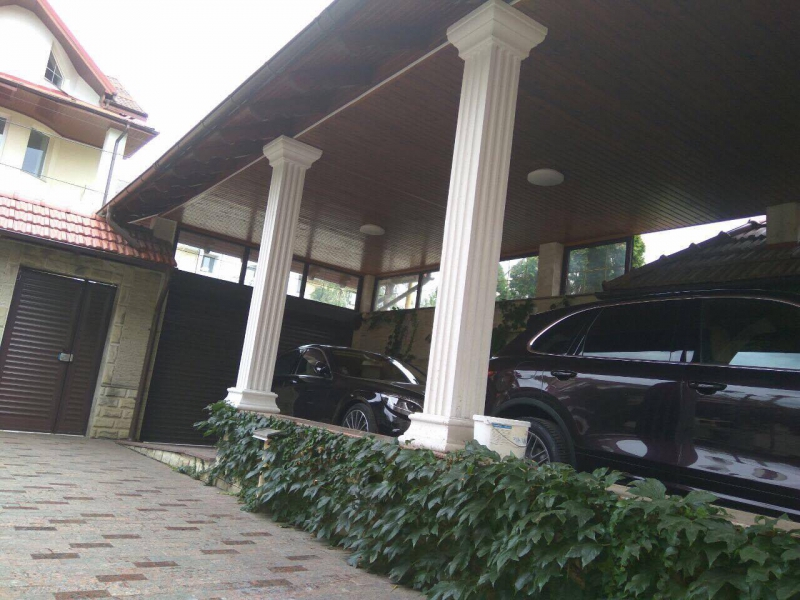 Cum arată casa omului de încredere din R. Moldova al lui Caramalac