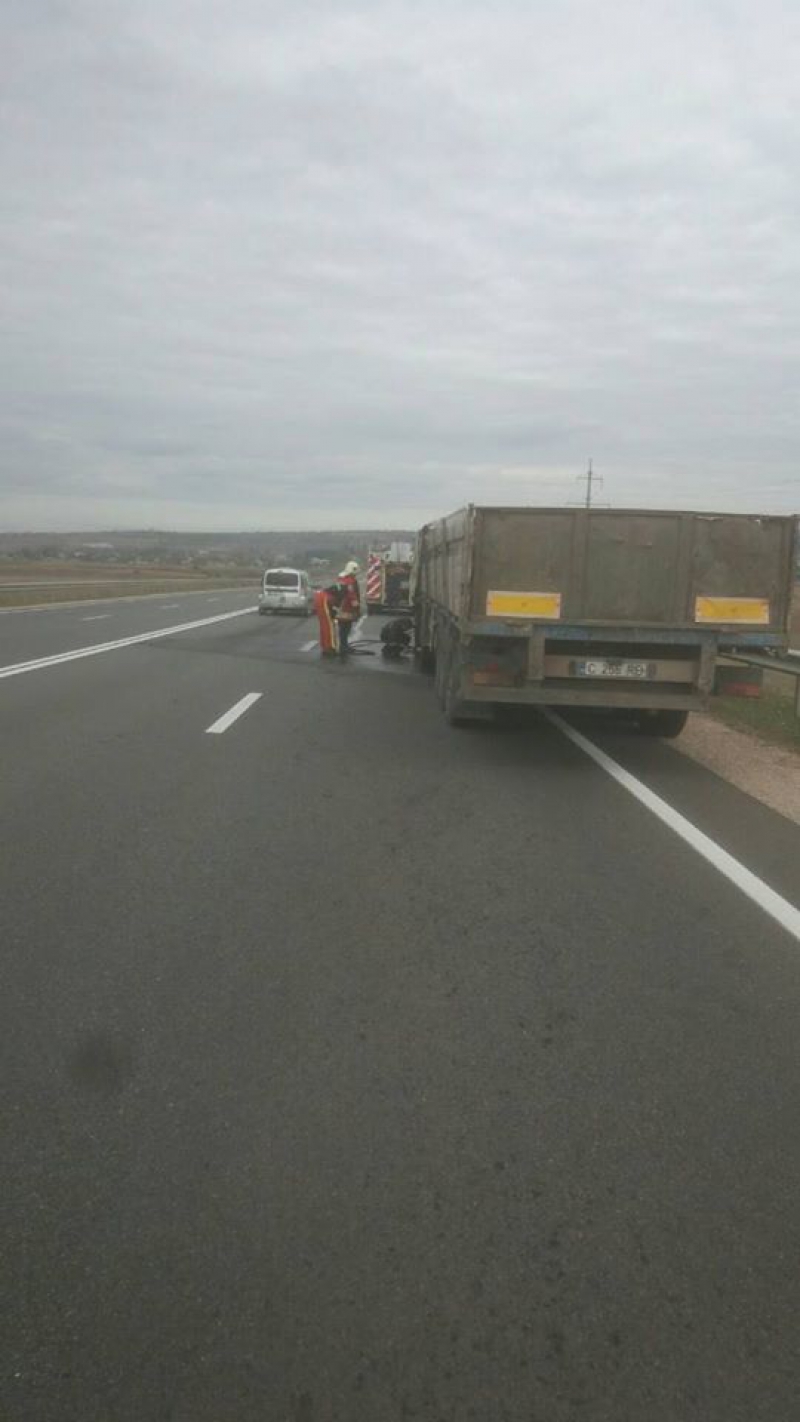 Cabina unui camion a fost mistuită de flăcări pe traseul Chișinău-Orhei