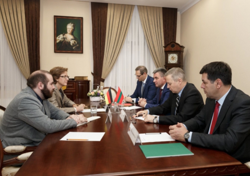 Transnistria: Krasnoseliskii a întâlnit-o cu flori pe Ambasadoarea Germaniei