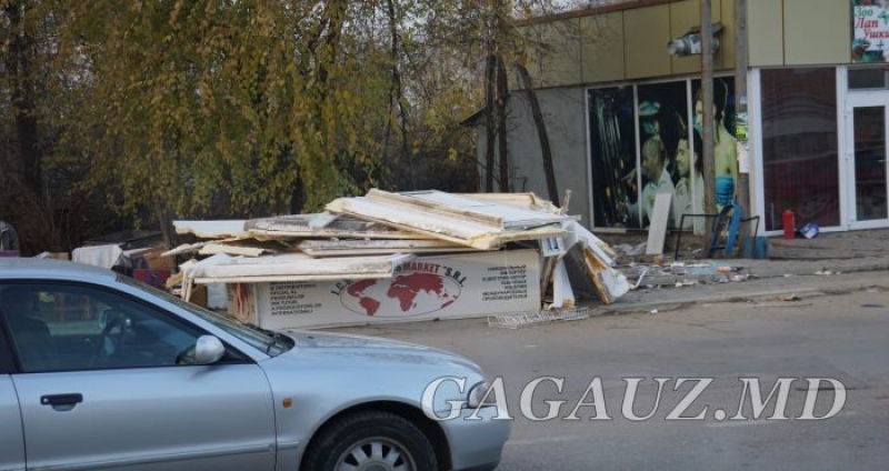 Ceadîr-Lunga: Un șofer a intrat cu mașina într-un chioșc cu țigări