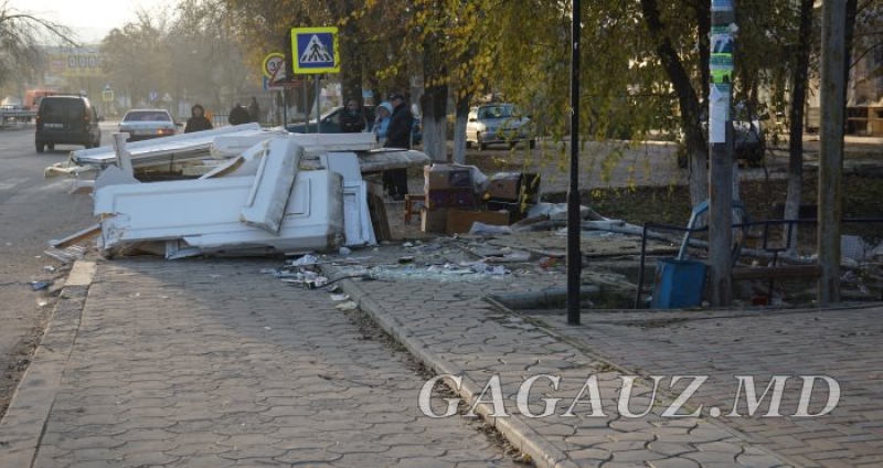 Ceadîr-Lunga: Un șofer a intrat cu mașina într-un chioșc cu țigări