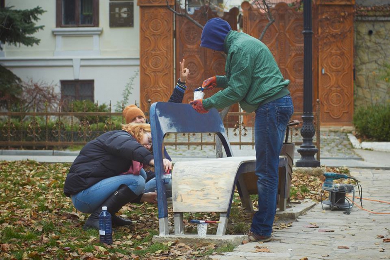 Gest demn de urmat: Mai mult studenți de la UTM au renovat un parc din Capitală