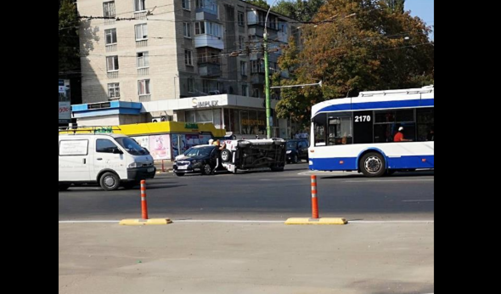 Accident grav în sectorul Botanica al capitalei: Un automobil s-a inversat. În zonă s-au format ambuteiaje