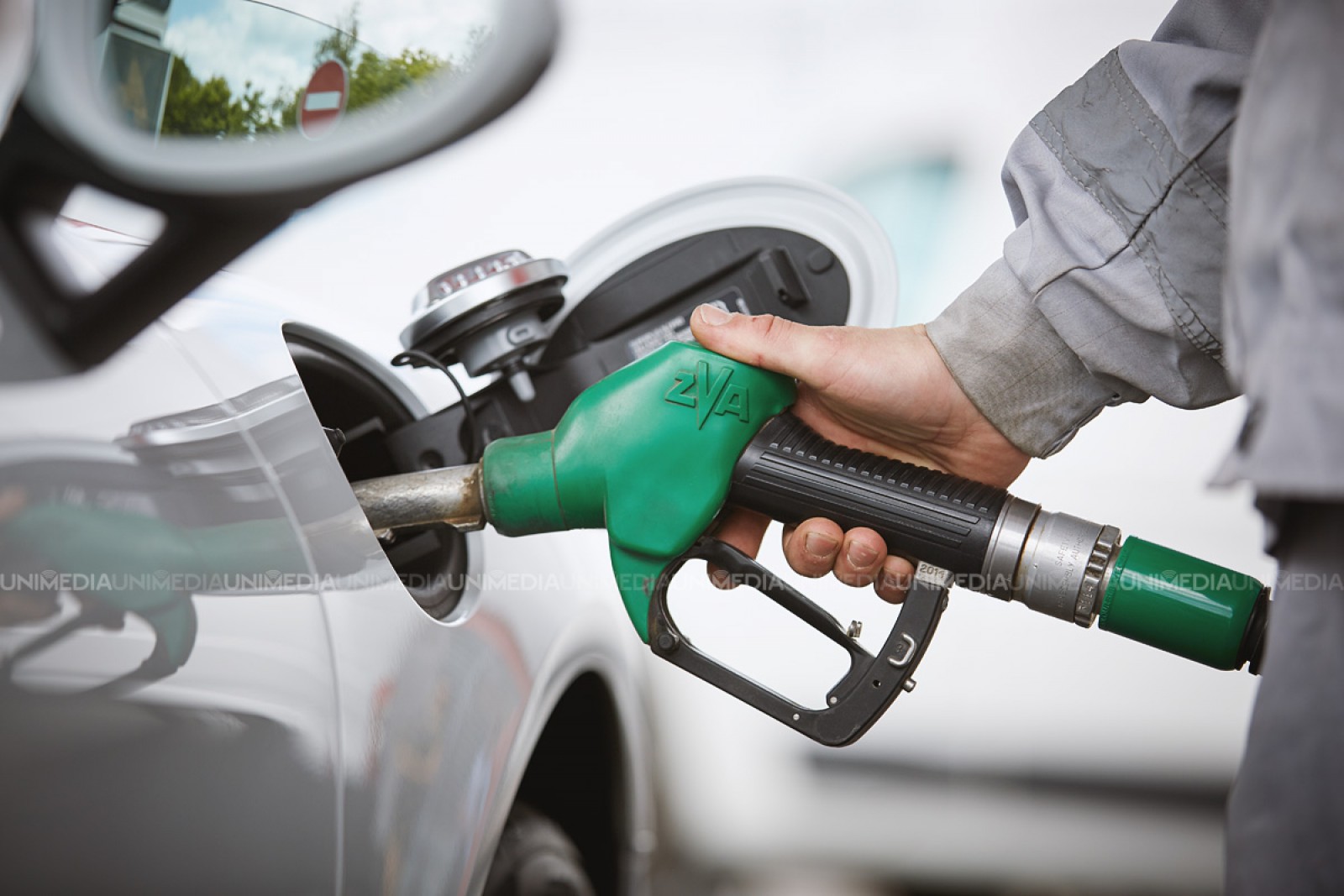 Cat Ulei Se Pune La Un Litru De Benzina În Moldova benzina a trecut de 1 Euro pentru un litru! ANRE a anunțat