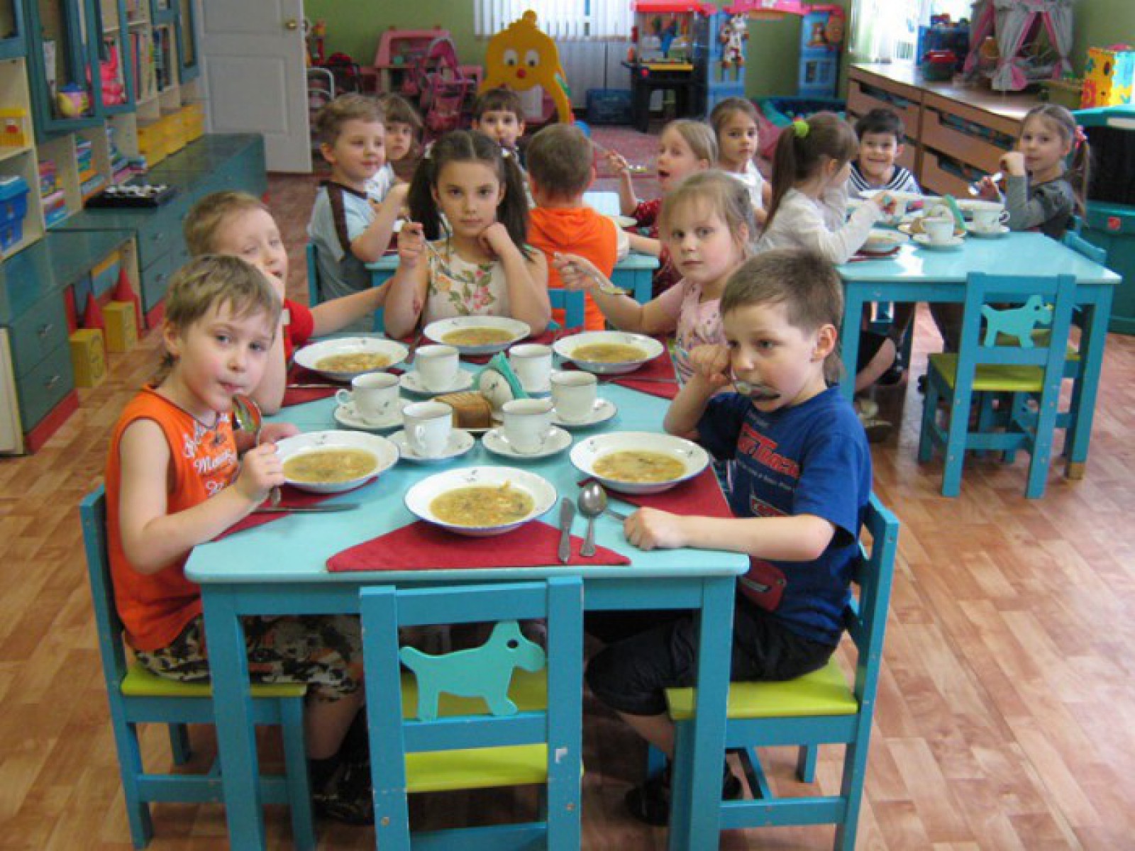 Fără peltea și mai puțin zahăr în meniul copiilor. S-au efectuat modificări în regimul alimentar în instituţiile de învăţământ