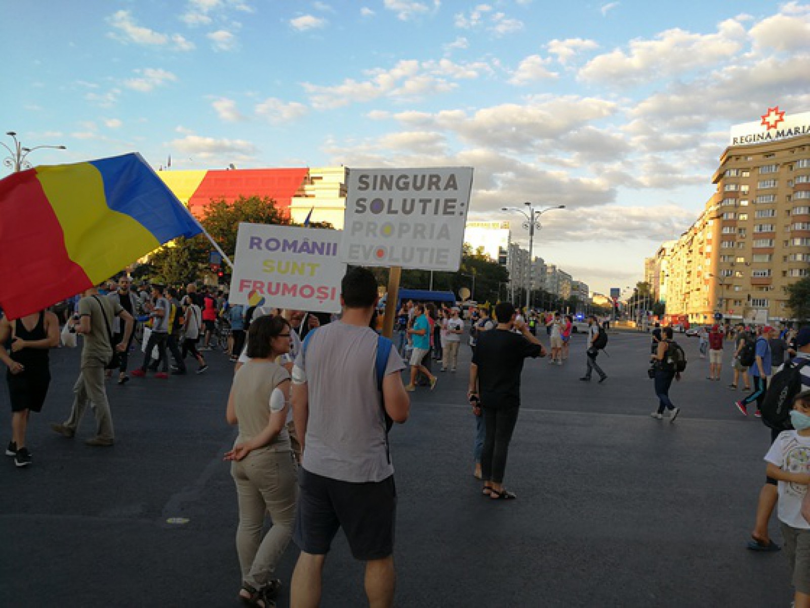 Video A Treia Zi De Proteste In PiaÈ›a Victoriei Din BucureÈ™ti RÄƒmanem In StradÄƒ PanÄƒ La CÄƒderea Guvernului DÄƒncilÄƒ Ue Externe Unimedia