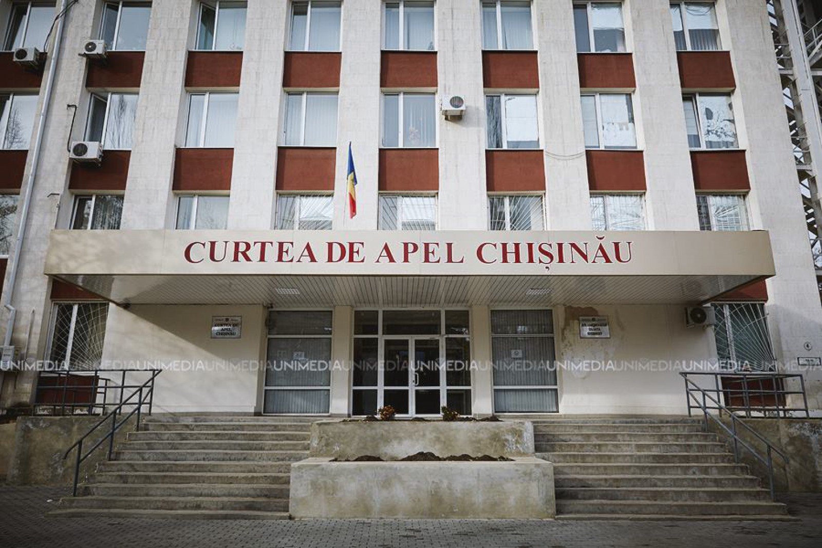 (video) Protest la Curtea de Apel: Zeci de oameni cer validarea mandatului lui Andrei Năstase