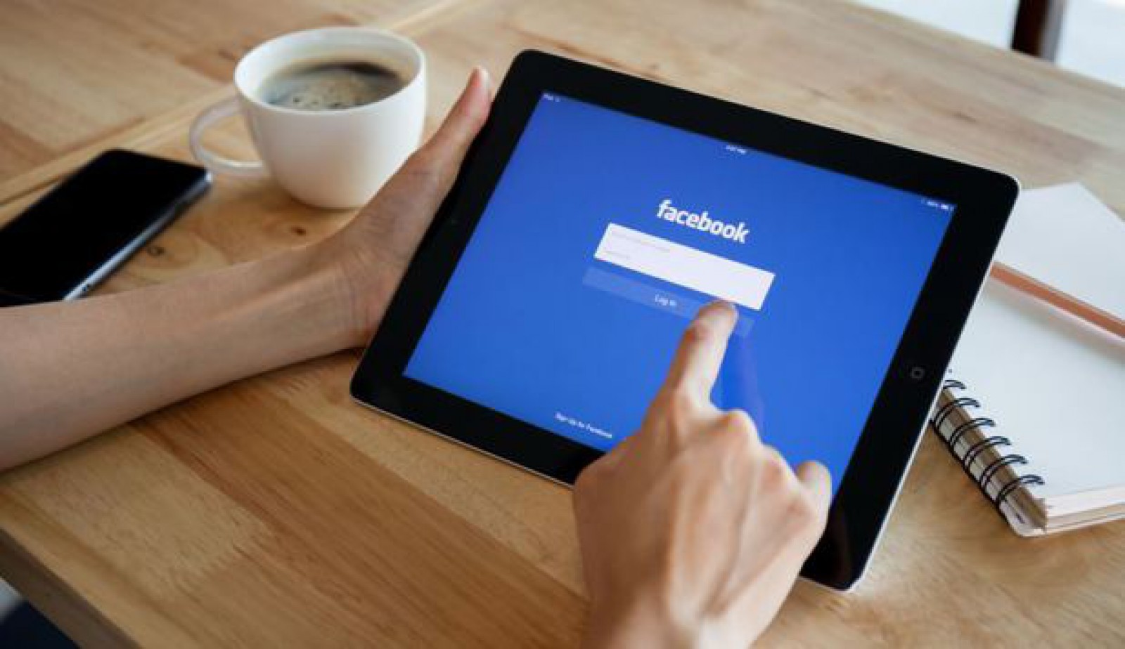 Modul prin care poţi elimina rapid toate aplicaţiile cu acces la contul tău de Facebook