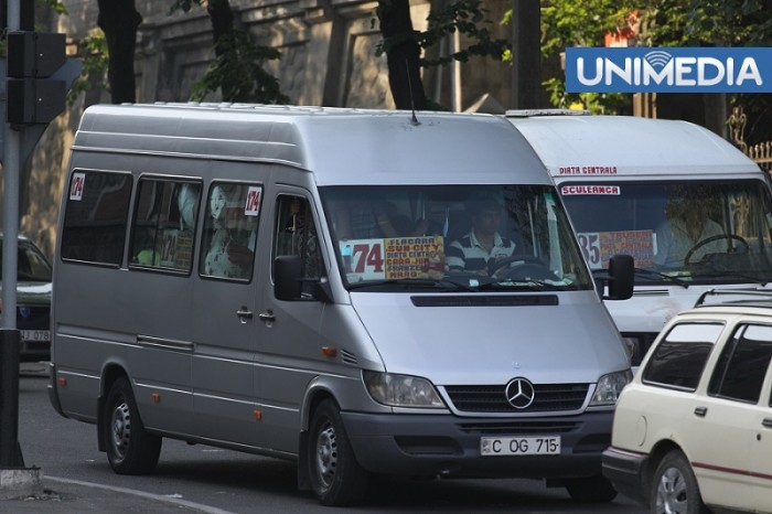 O nouă amânare: Microbuzele vor circula conform vechilor itinerare până pe 1 octombrie